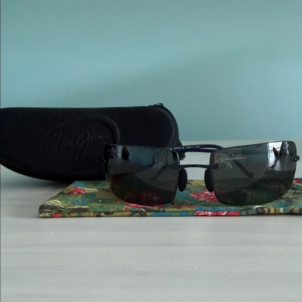 Maui Jim Dark Gray Sunglasses With Floral Pouch
